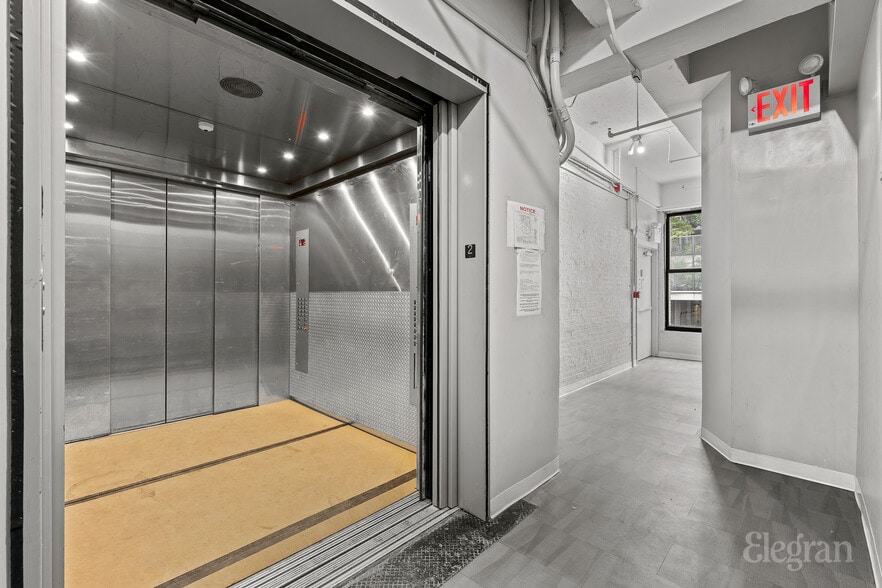 More Photos Of 450 W 31st St, New York Loft Creative Space For Sale