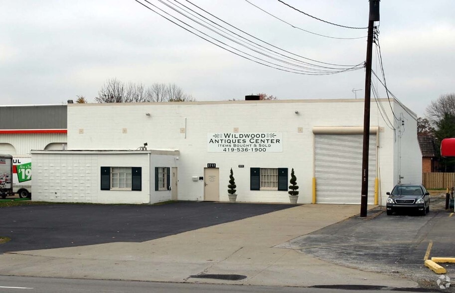 More Photos Of 2717 N Reynolds Rd, Toledo Auto Repair For Sale