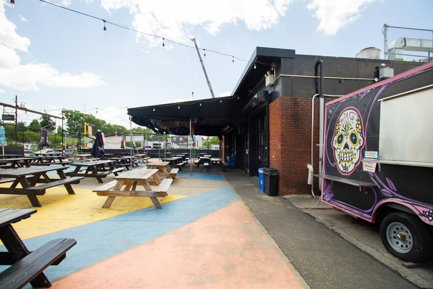 More Photos Of 740 5th Ave, Brooklyn Restaurant For Lease