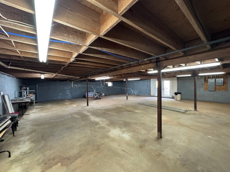More Photos Of 2130 Country Club Rd, Palestine Golf Course Driving Range For Sale