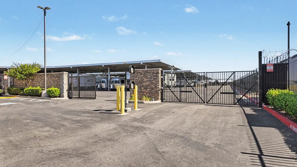 More Photos Of 300 Glenn Ave, Modesto Self Storage For Sale
