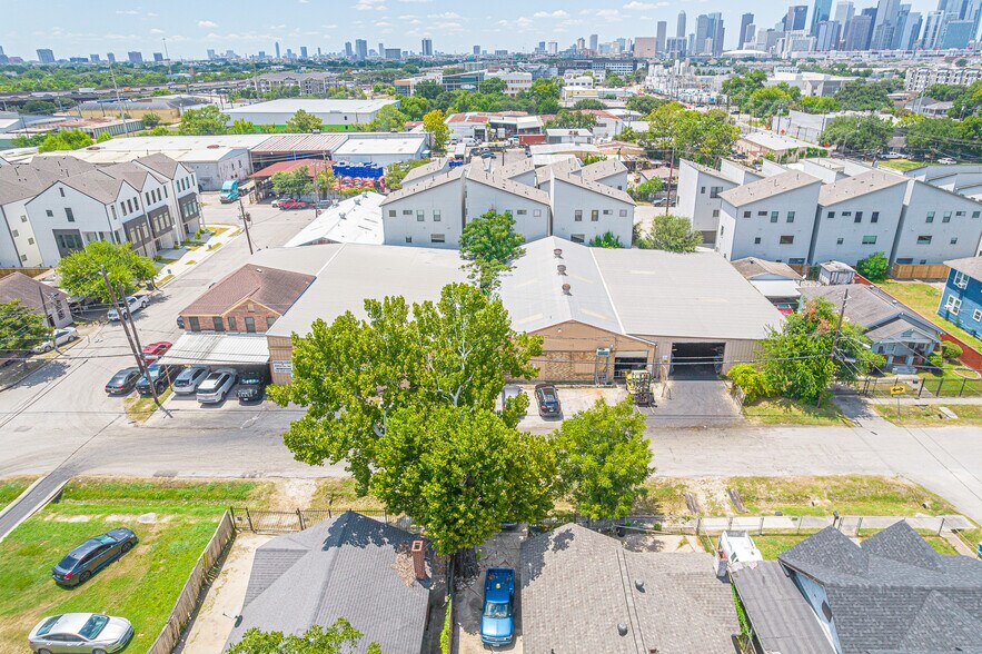 More Photos Of 1714 Hussion St, Houston Industrial For Sale