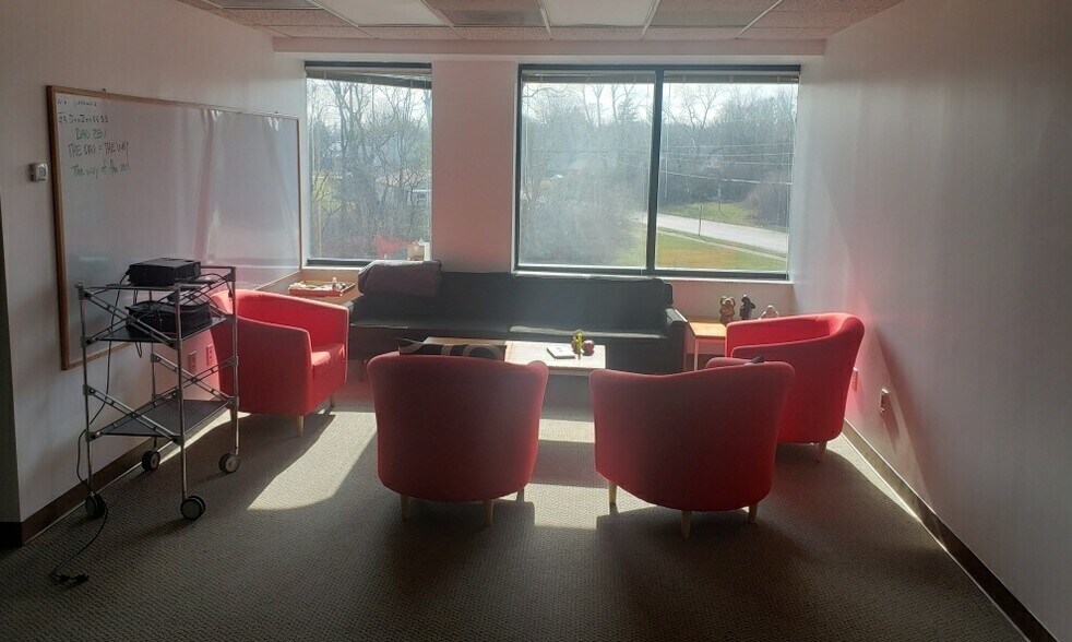 More Photos Of 415 Glensprings Dr, Springdale Office For Sale