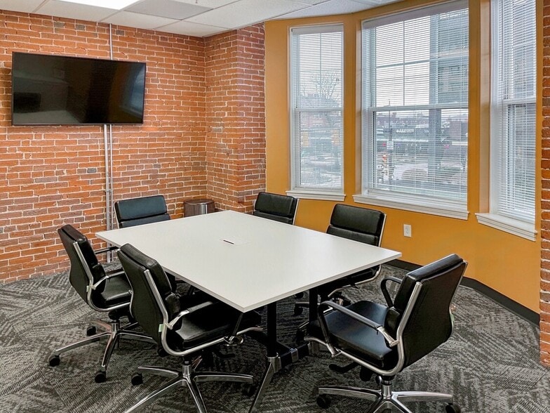 More Photos Of 1037-1045 Elm St, Manchester Office For Lease