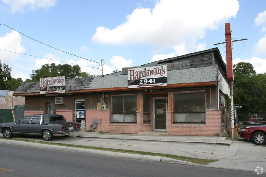 More Photos Of 2941 E Houston St, San Antonio Convenience Store For Lease