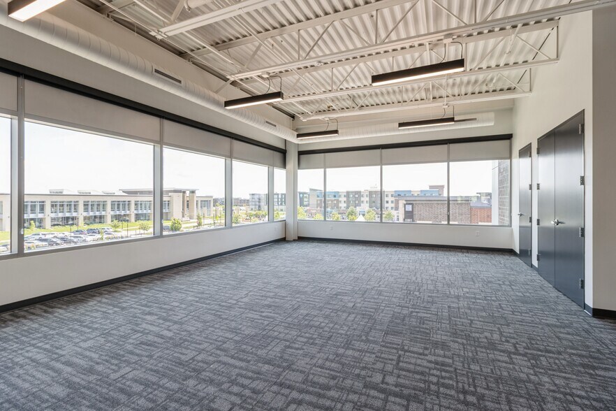 More Photos Of 1465 SW Park Square Dr, Ankeny Office For Lease