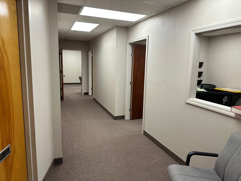 More Photos Of 270 Spagnoli Rd, Melville Office For Lease