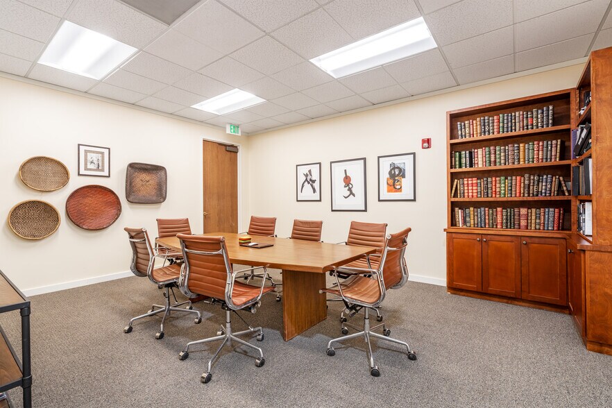 More Photos Of 125 Lincoln Ave, Santa Fe Office For Lease