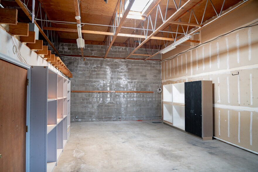 More Photos Of 815-817 N Central Ave, Medford Storefront For Lease