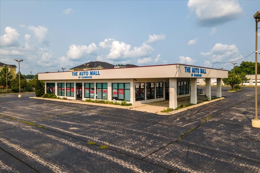More Photos Of 1910 Moreland Blvd, Champaign Auto Dealership For Sale