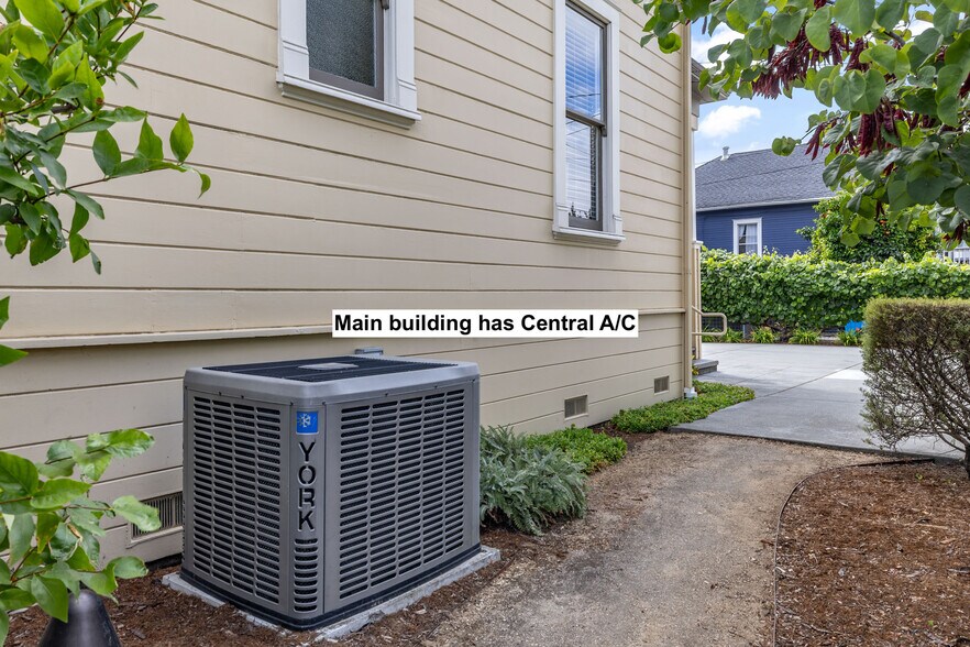 More Photos Of 531 1/2 E Washington St, Petaluma Office For Sale