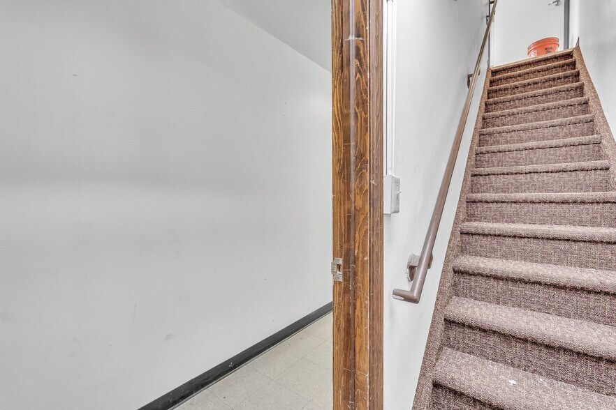 More Photos Of 845 W Moreno Ave, Colorado Springs Warehouse For Sale