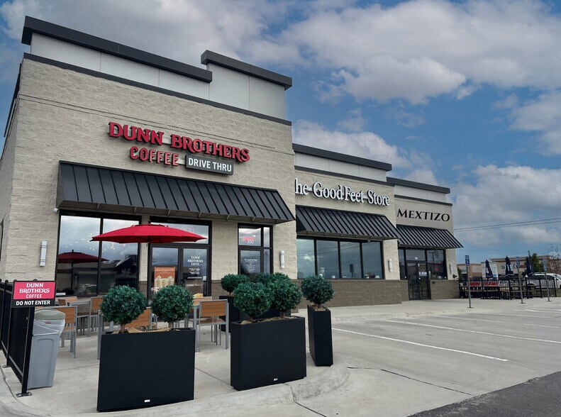 Primary Photo Of 1140 Blairs Ferry Rd NE, Cedar Rapids Restaurant For Sale