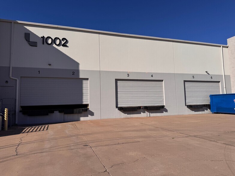 More Photos Of 1002 S 56th Ave, Phoenix Distribution For Lease