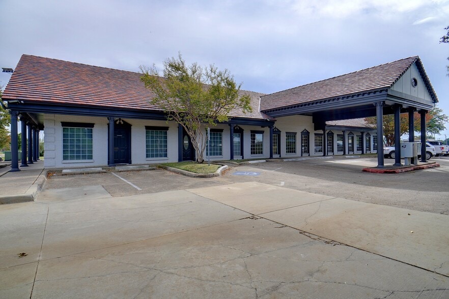 More Photos Of 3260 Southern Dr, Garland Medical For Lease