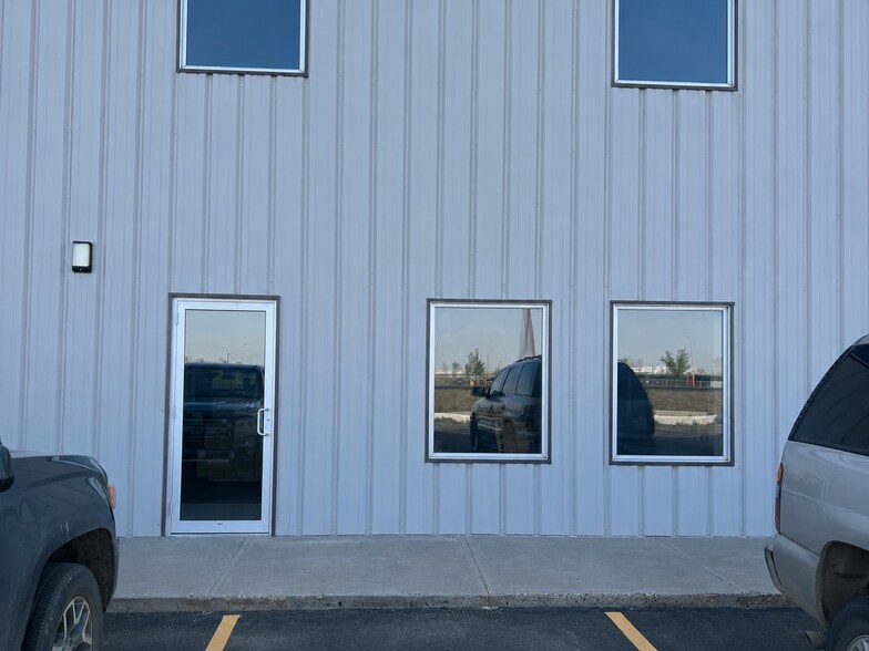 More Photos Of 7609 Sparrow Dr, Leduc Warehouse For Sale