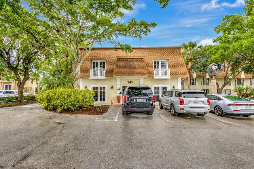 More Photos Of 745 US Highway 1, North Palm Beach Unknown For Lease