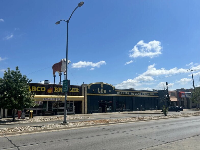 More Photos Of 401-403 W Jefferson Blvd, Dallas Storefront For Lease