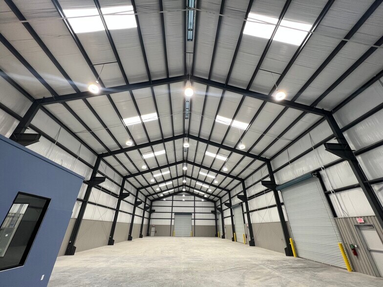 More Photos Of 18630 Intercontinental Crossing Dr, Houston Warehouse For Lease