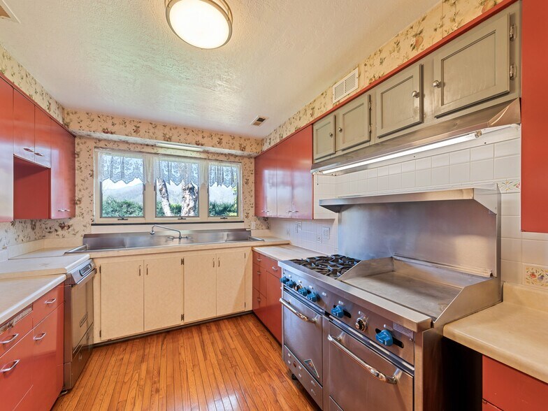 More Photos Of 142 Country Club Dr, Waynesville Hospitality For Sale