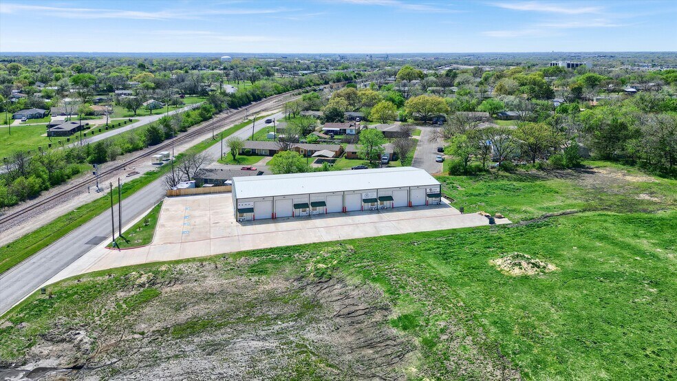More Photos Of 2410 N Frisco Rd, Sherman Flex For Sale