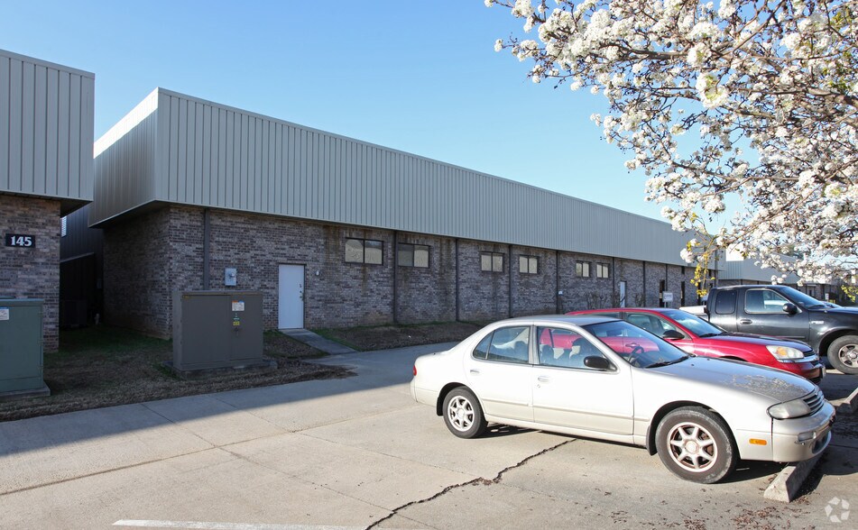 Primary Photo Of 135 Andrew Dr, Stockbridge Warehouse For Lease