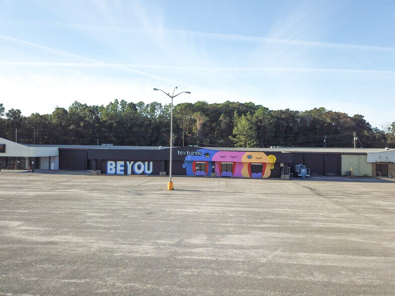 More Photos Of 4130 Government Blvd, Mobile General Retail For Lease