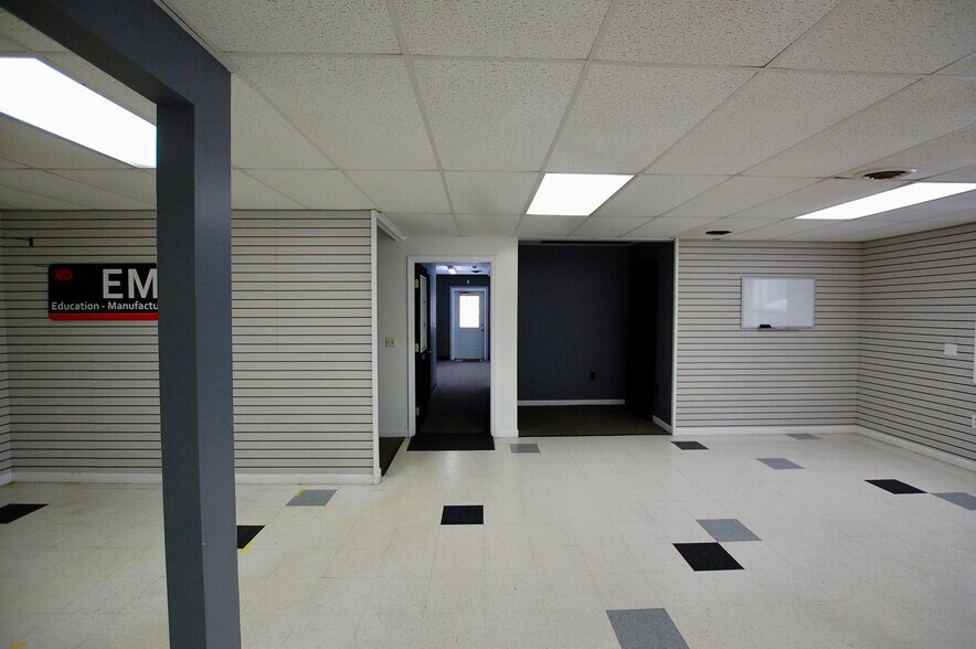 More Photos Of 35 Anderson Ave, Falconer Flex For Sale