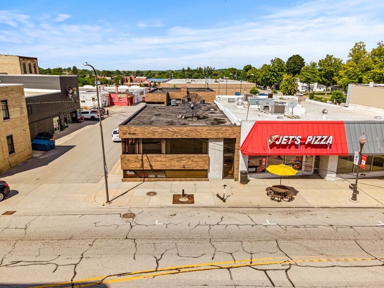 More Photos Of 211 Maple St, Big Rapids Office Residential For Lease