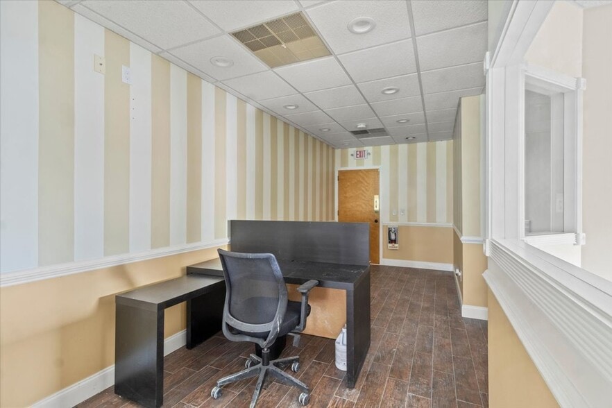 More Photos Of 530 E Main St, Chester Medical For Sale