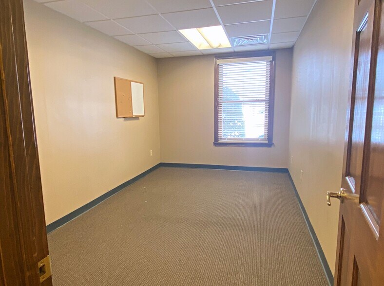 More Photos Of 7 Bedford St, Burlington Office For Lease