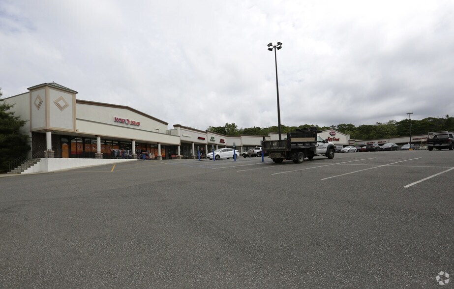 More Photos Of 349-411 Horseblock Rd, Farmingville Freestanding For Lease