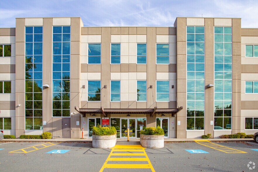 More Photos Of 33991 Gladys Ave, Abbotsford Showroom For Lease