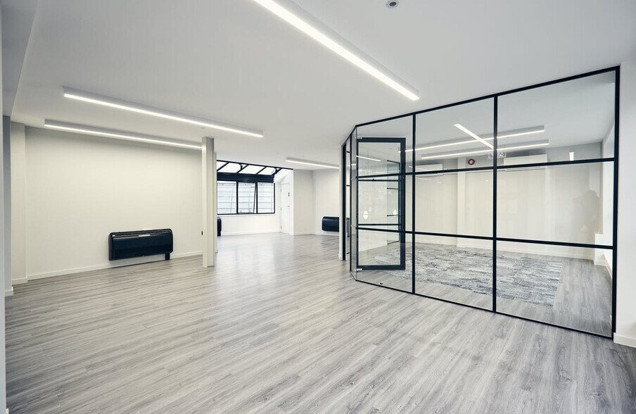 More Photos Of 16 Laystall St, London Office For Sale