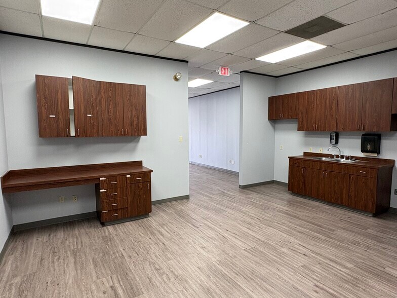 More Photos Of 1602 N Mechanic St, El Campo Land For Lease