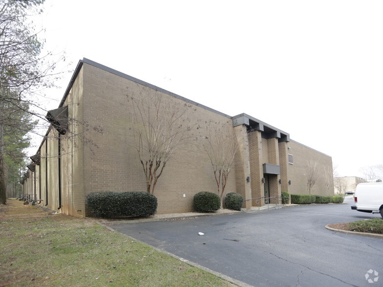 More Photos Of 4300 Bankers Cir, Atlanta Warehouse For Lease