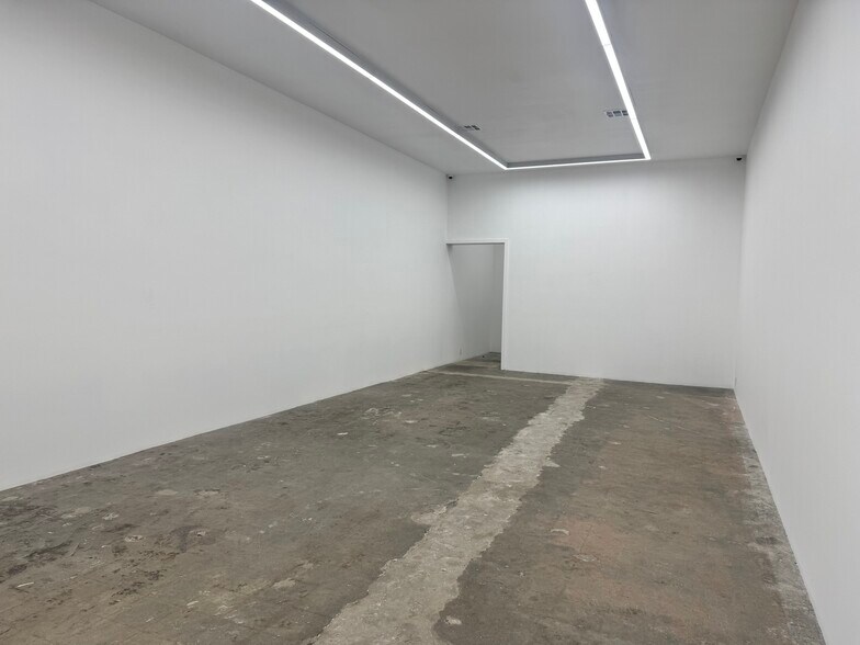 More Photos Of 601-609 N La Brea Ave, Los Angeles Storefront For Lease