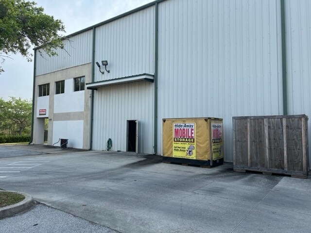 More Photos Of 6791 28th St Cir E, Sarasota Warehouse For Lease