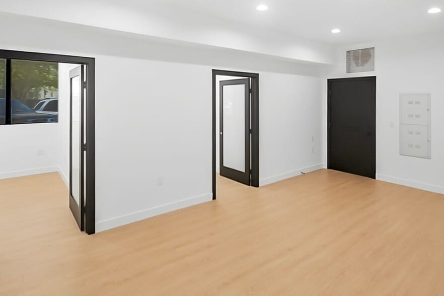 More Photos Of 14852 Ventura Blvd, Sherman Oaks Loft Creative Space For Lease