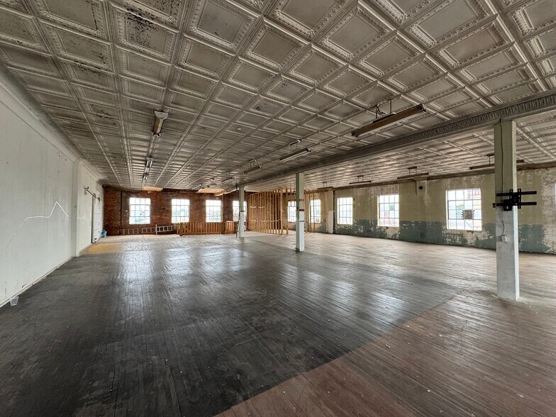 More Photos Of 100-102 Gilmer St, Reidsville Storefront Retail Office For Sale