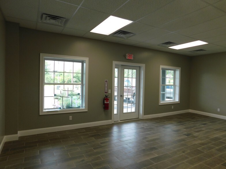 More Photos Of 4 Candy Ln, Hudson Warehouse For Lease