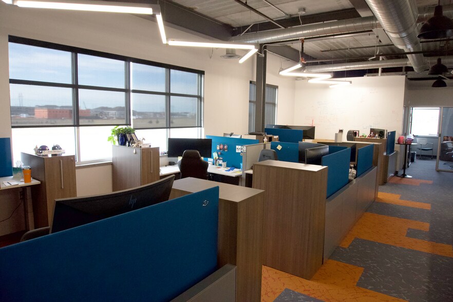 More Photos Of 3285 47th St S, Fargo Office For Sale
