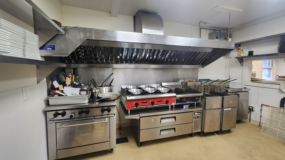 More Photos Of 204 S Coeur D Alene Ave, Harrison Restaurant For Sale