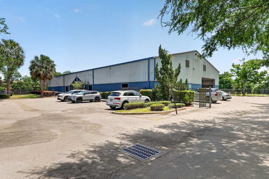 Primary Photo Of 2721 Pemberton Dr, Apopka Warehouse For Lease
