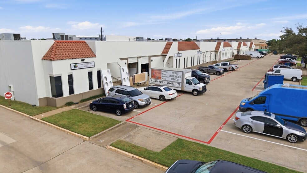 More Photos Of 2425 McIver Ln, Carrollton Warehouse For Lease