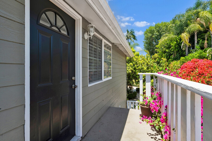 More Photos Of 801 W Whittier Blvd, La Habra Storefront Retail Residential For Sale