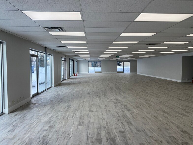 More Photos Of 4412 Manilla Rd SE, Calgary Showroom For Sale