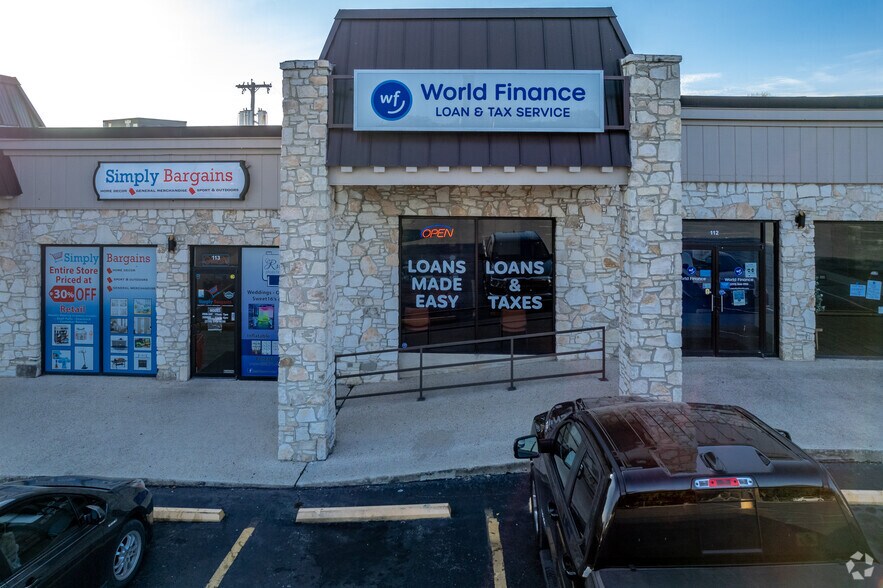 More Photos Of 5525 Blanco Rd, San Antonio Unknown For Lease