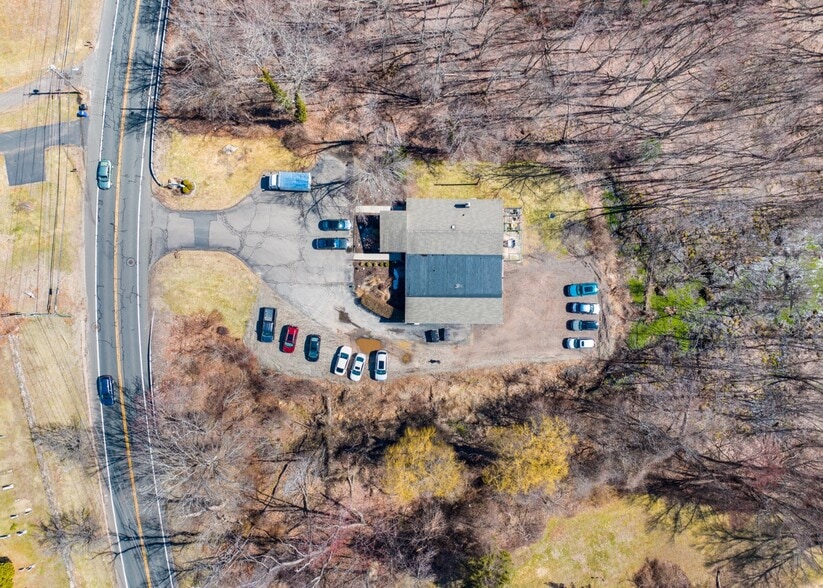 More Photos Of 69 Oakland Rd, South Windsor Veterinarian Kennel For Sale