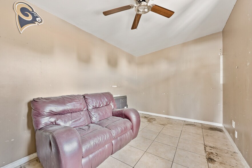 More Photos Of 310 N Long Beach Blvd, Compton Storefront Retail Office For Sale